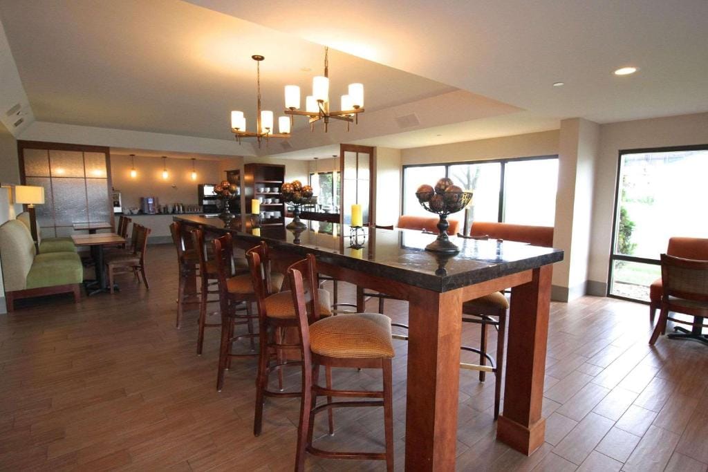Country Inn & Suites by Radisson, Sandusky South, OH — 4