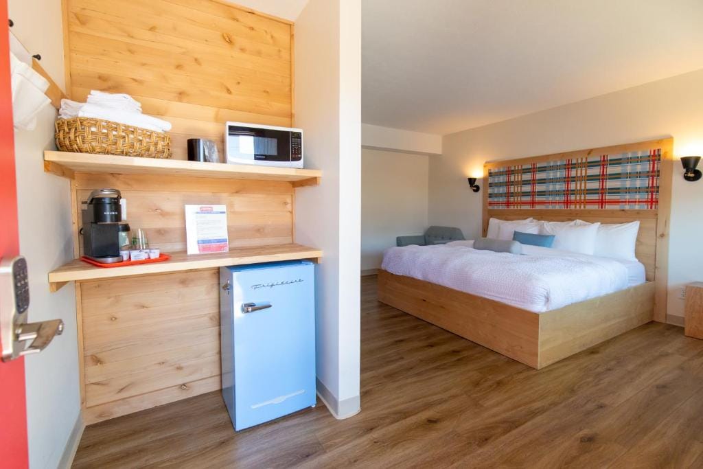 Explorer Rest & Recreation — 1