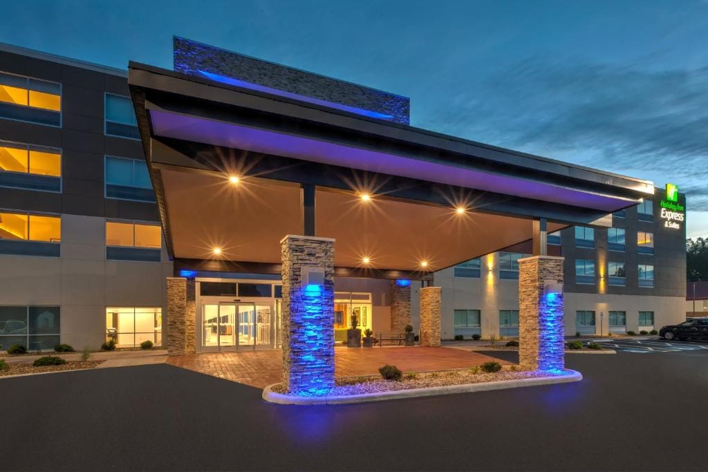 Holiday Inn Express & Suites - Milan - Sandusky Area by IHG — 1