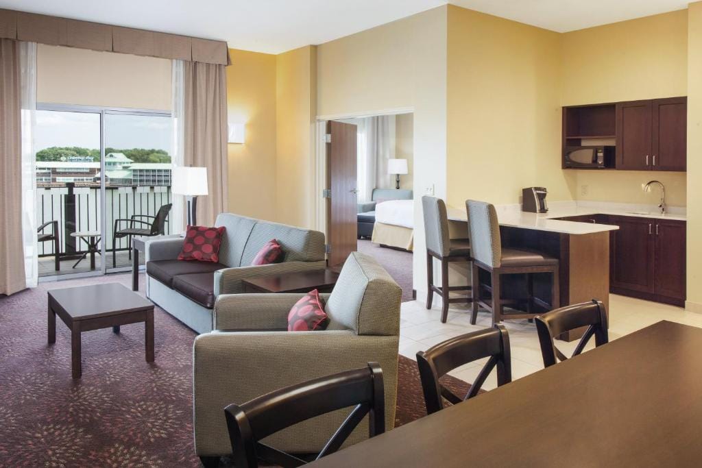Holiday Inn Express & Suites Sandusky by IHG — 5