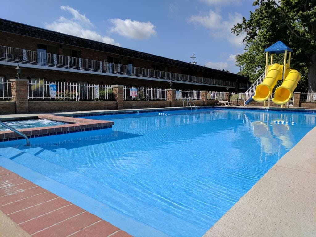 South Shore Inn — 1