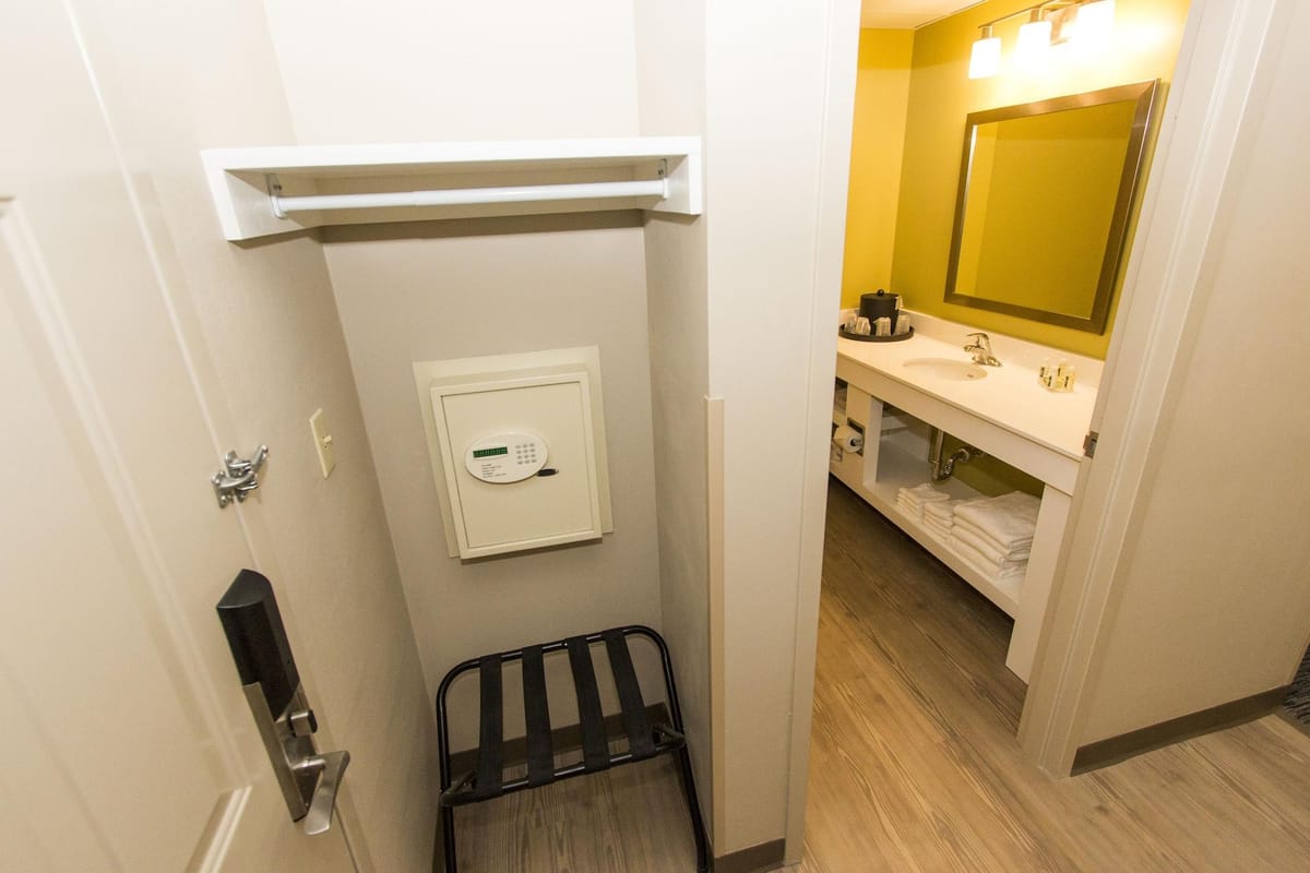 Cedar Point's Express Hotel — 5