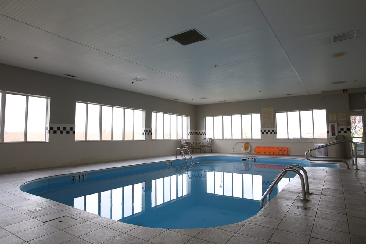 Country Inn & Suites by Radisson, Port Clinton, OH — 2