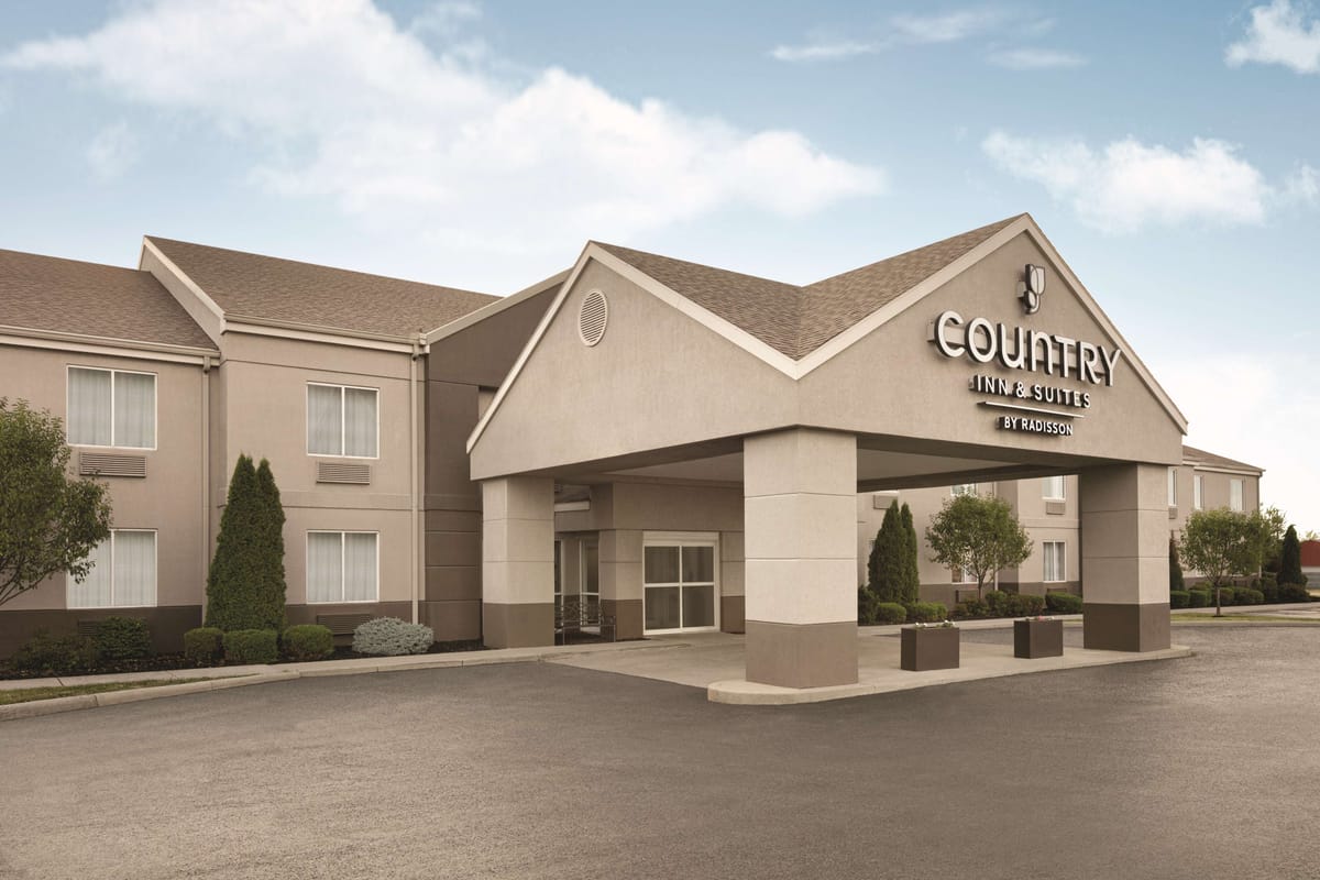 Country Inn & Suites by Radisson, Port Clinton, OH — 4