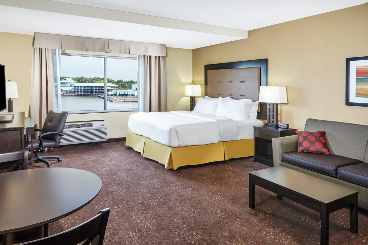 Holiday Inn Express & Suites Sandusky by IHG — 2