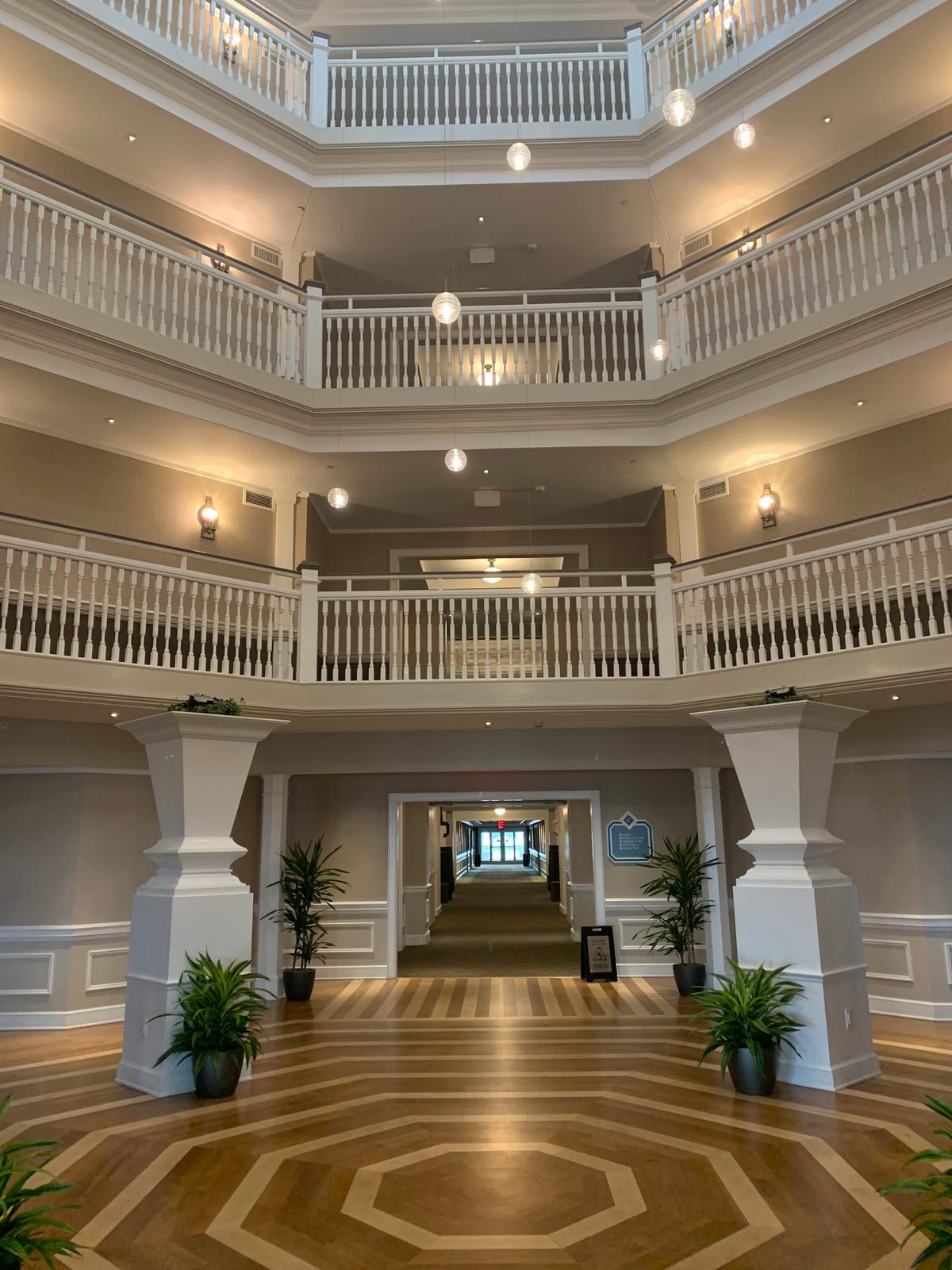 Hotel Breakers — 1