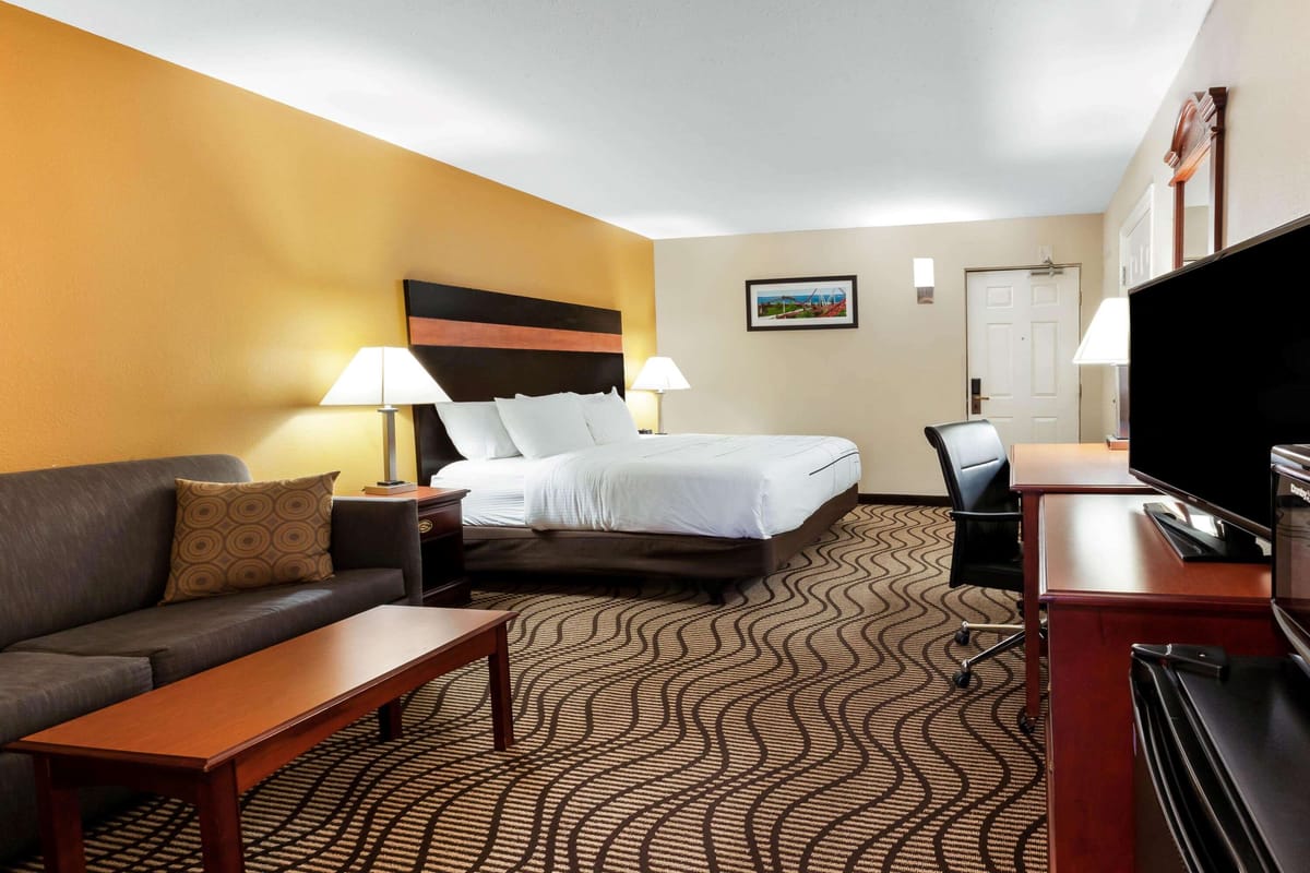 La Quinta Inn by Wyndham Sandusky near Cedar Point — 1