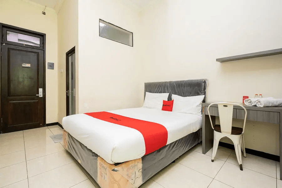 RedDoorz Plus @ Grace Residence Surabaya — 4
