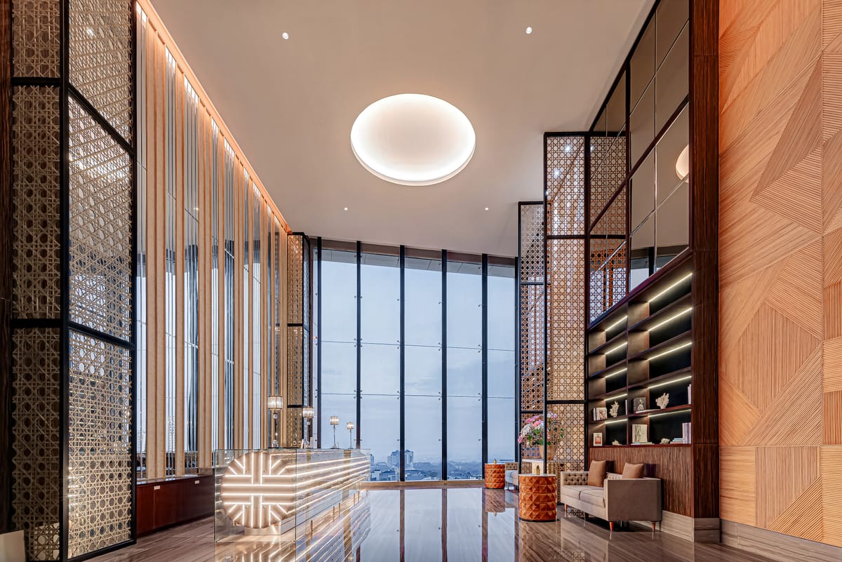 Whiz Luxe Hotel Spazio Surabaya — 1