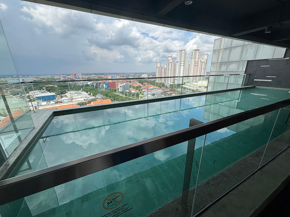 Whiz Luxe Hotel Spazio Surabaya — 5