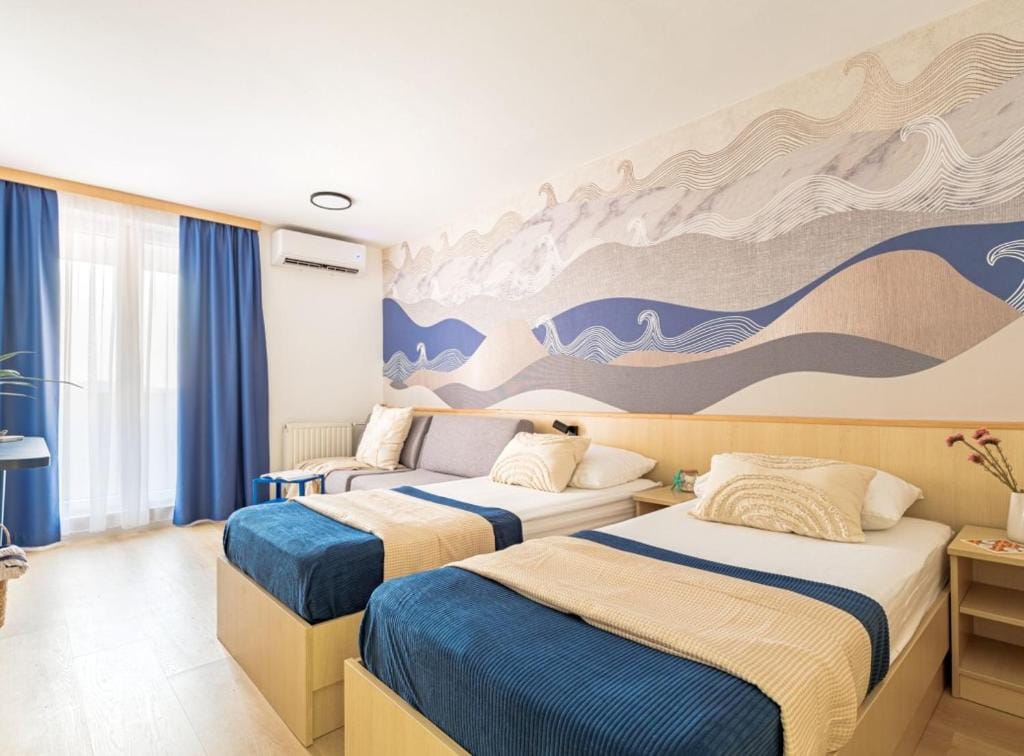 Hotel Bolero — 2
