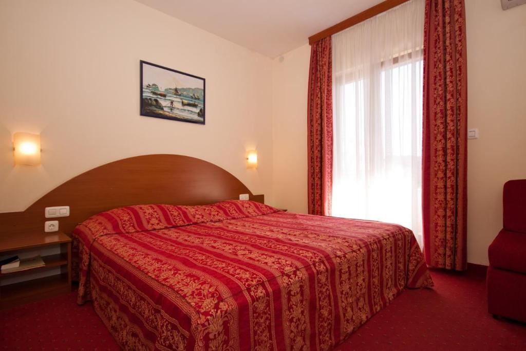 HOTEL MEDUZA — 2