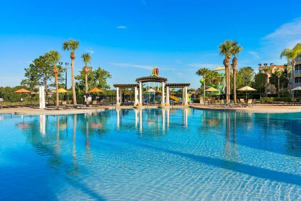 3 Bedroom Condo with Water Park & Fantastic Pool only Minutes To Walt Disney World's Front Gate!!! — 1