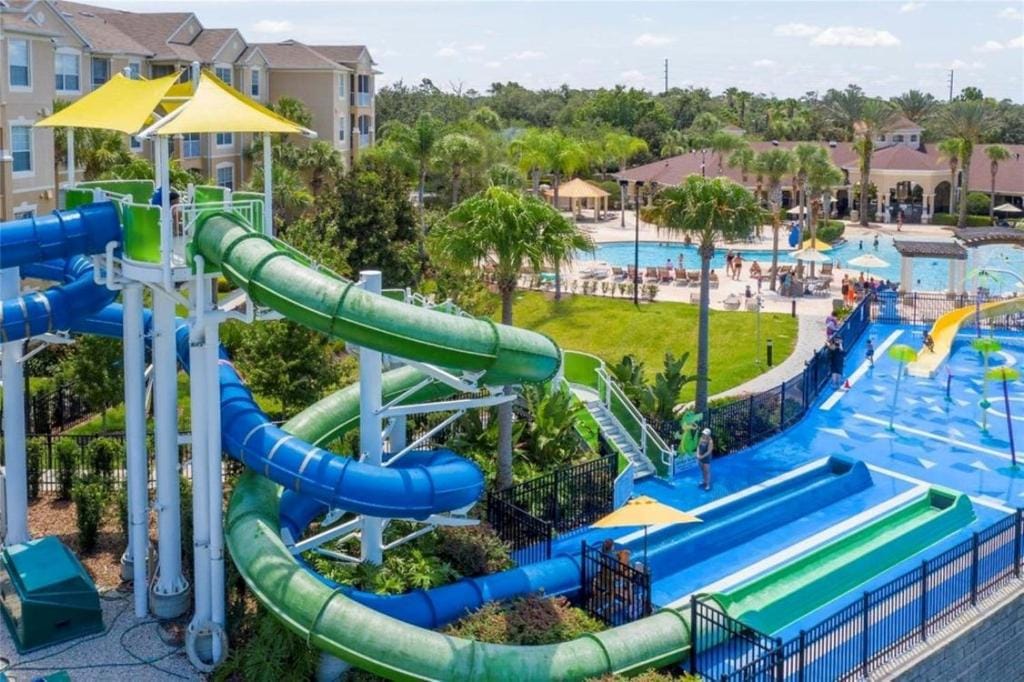 3 Bedroom Condo with Water Park & Fantastic Pool only Minutes To Walt Disney World's Front Gate!!! — 5