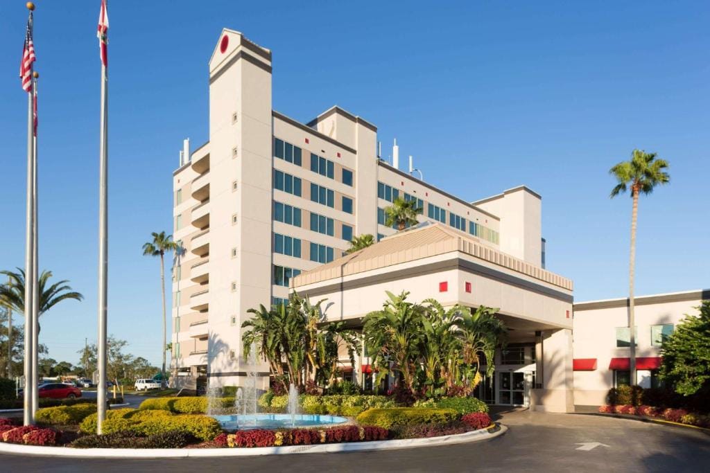 Ramada by Wyndham Kissimmee Gateway - Free Theme Park Shuttle — 1