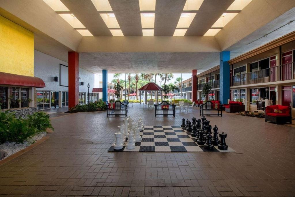 Ramada by Wyndham Kissimmee Gateway - Free Theme Park Shuttle — 5