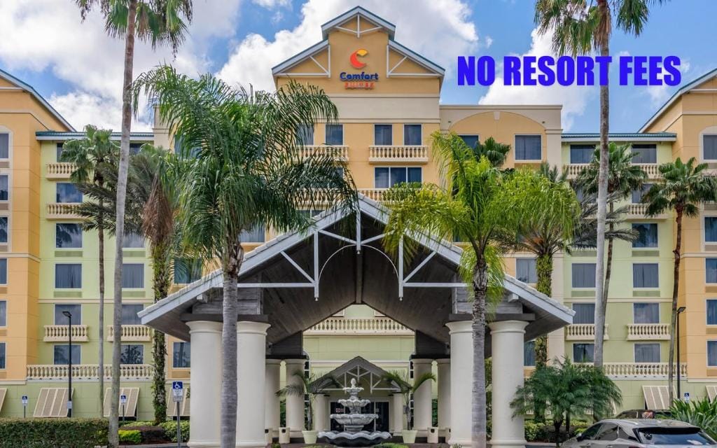 Comfort Suites Maingate East — 1