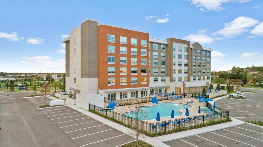 Holiday Inn Express & Suites Orlando- Lake Buena Vista by IHG — 2