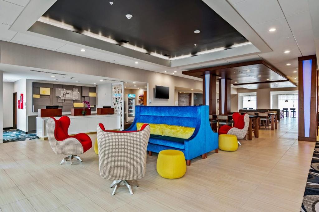 Holiday Inn Express & Suites Orlando- Lake Buena Vista by IHG — 3