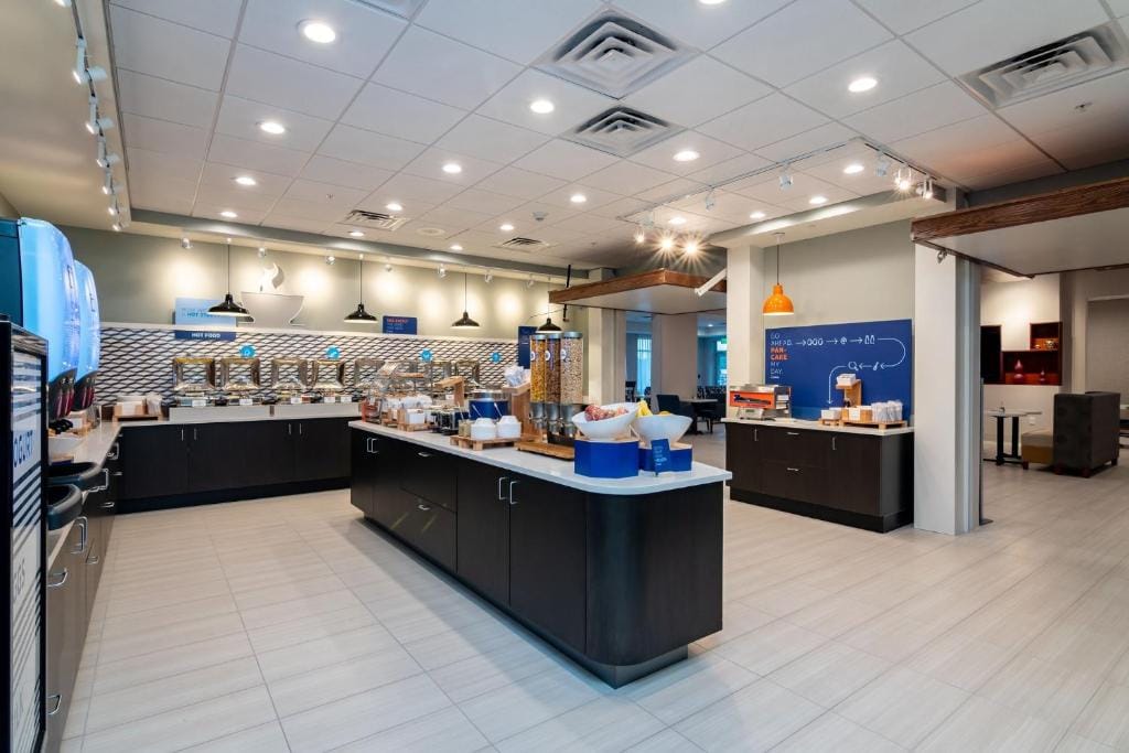 Holiday Inn Express & Suites Orlando- Lake Buena Vista by IHG — 4