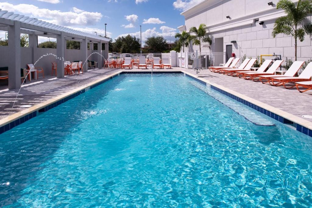 Holiday Inn & Suites Orlando - I-Drive - Theme Parks by IHG — 1