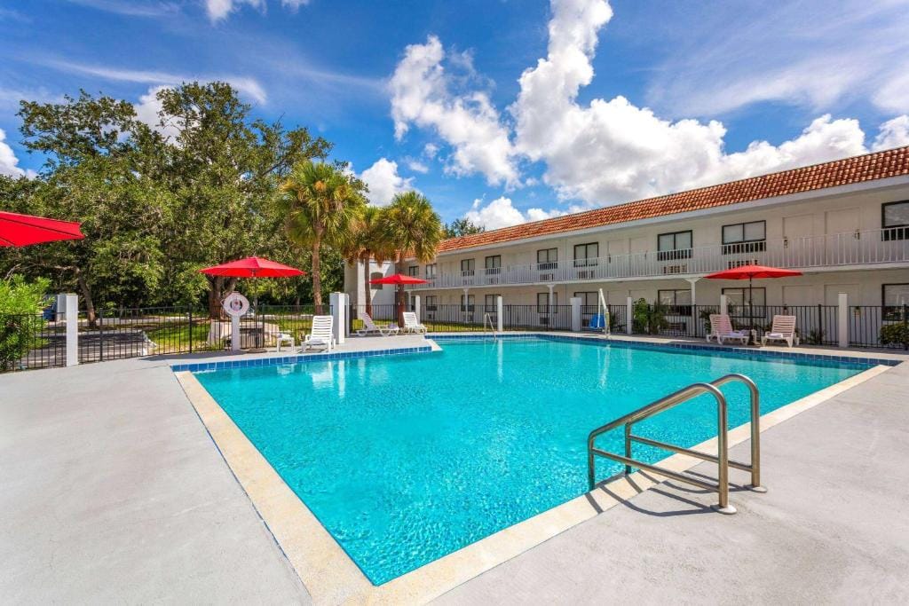 Travelodge by Wyndham Orlando Lake Buena Vista South — 1