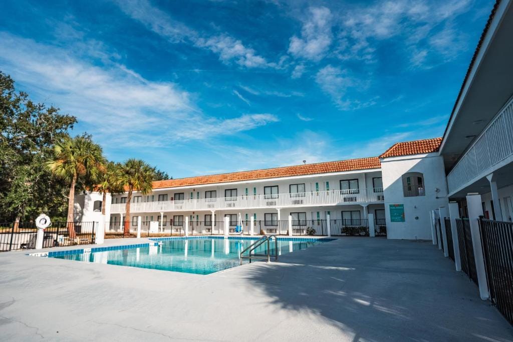 Travelodge by Wyndham Orlando Lake Buena Vista South — 4