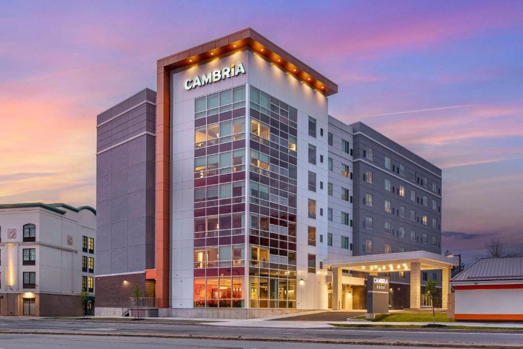 Cambria Hotel Niagara Falls — 1