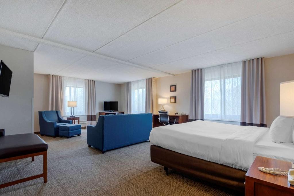 Comfort Inn The Pointe — 2