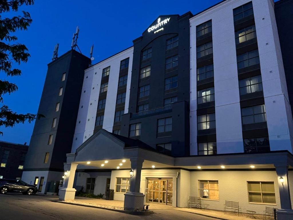 Country Inn & Suites by Radisson, Niagara Falls, ON — 1