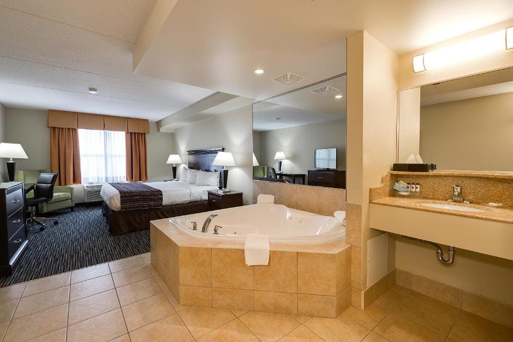 Country Inn & Suites by Radisson, Niagara Falls, ON — 3