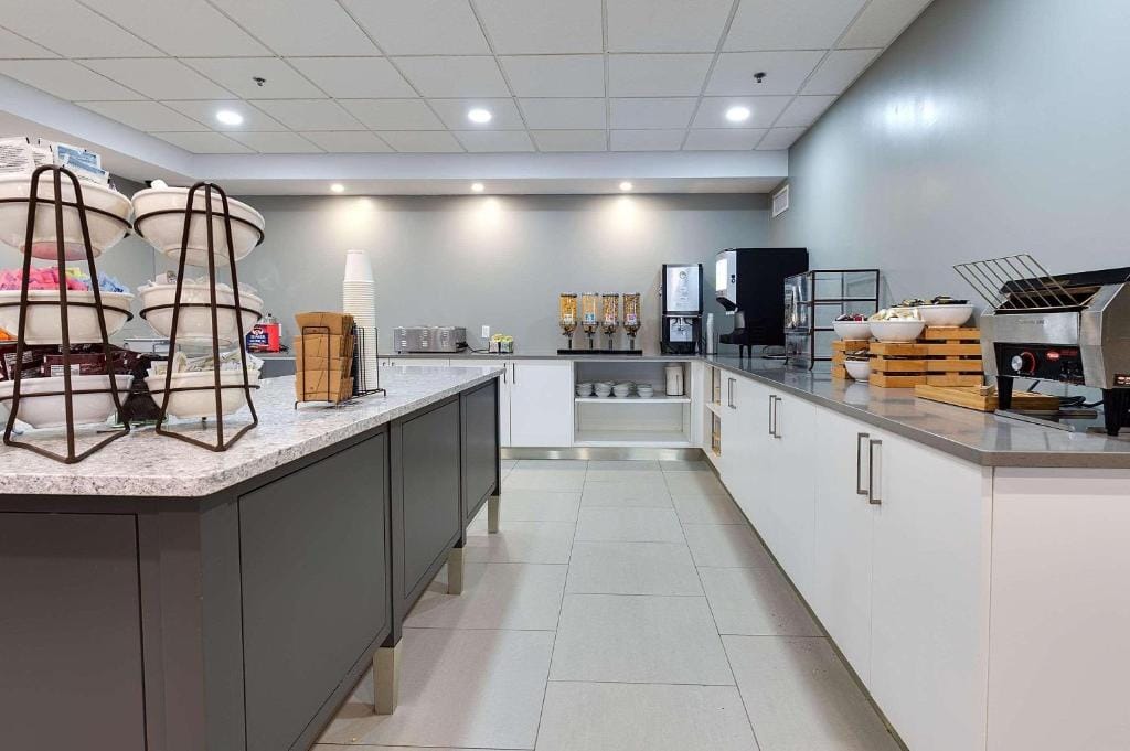 Country Inn & Suites by Radisson, Niagara Falls, ON — 4