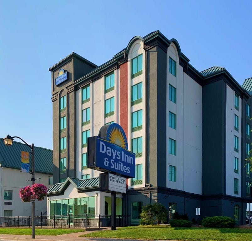 Days Inn by Wyndham Niagara Falls Centre St By the Falls — 1