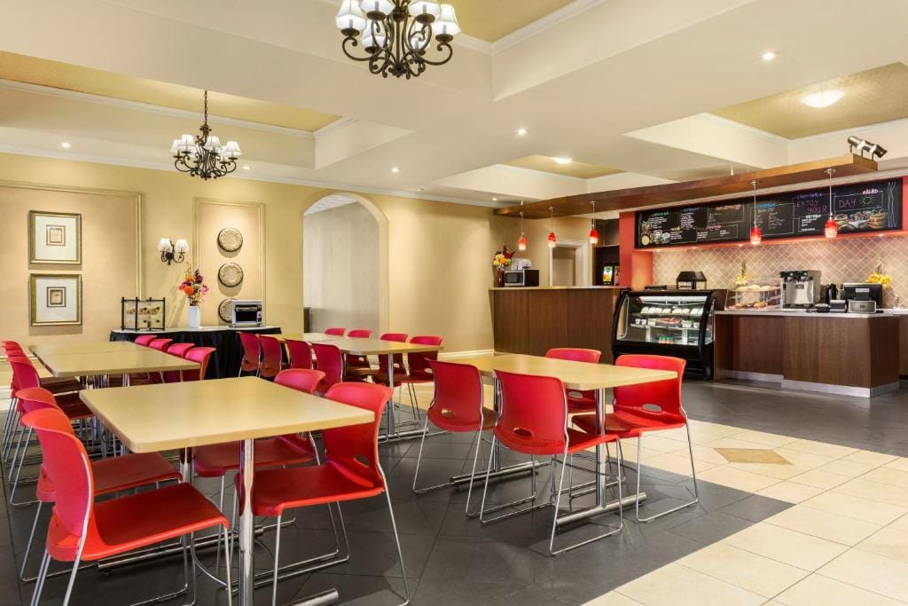 Days Inn by Wyndham Niagara Falls Centre St By the Falls — 2
