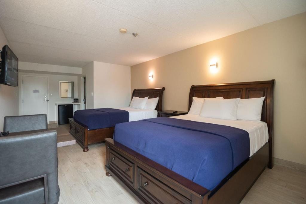 Diplomat Inn — 4