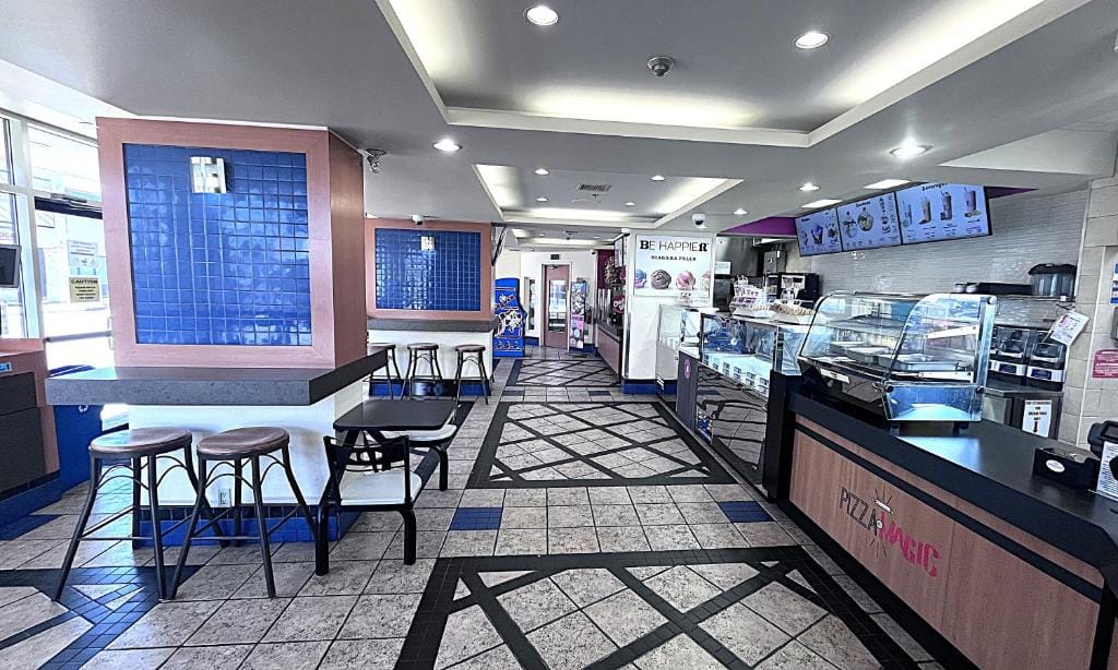 Howard Johnson Plaza by Wyndham by the Falls Niagara Falls — 5