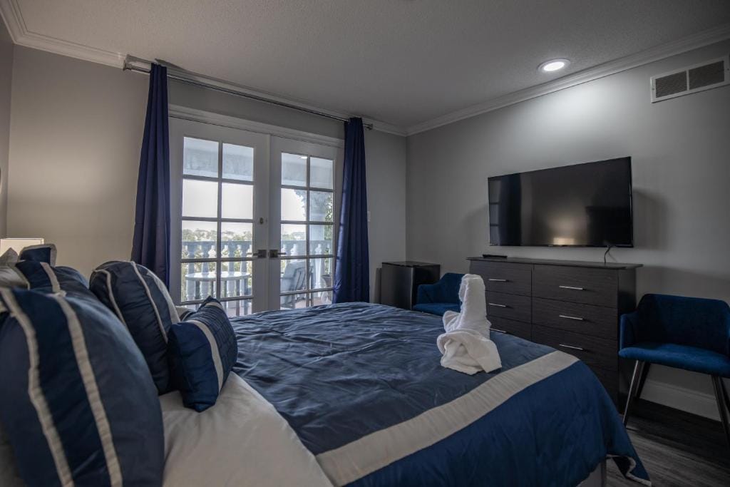 Niagara Luxury Suites — 2