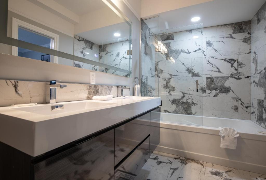 Niagara Luxury Suites — 3