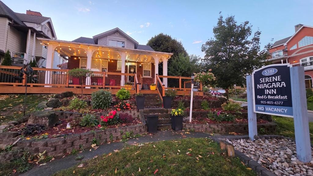 Serene Niagara Inn — 5