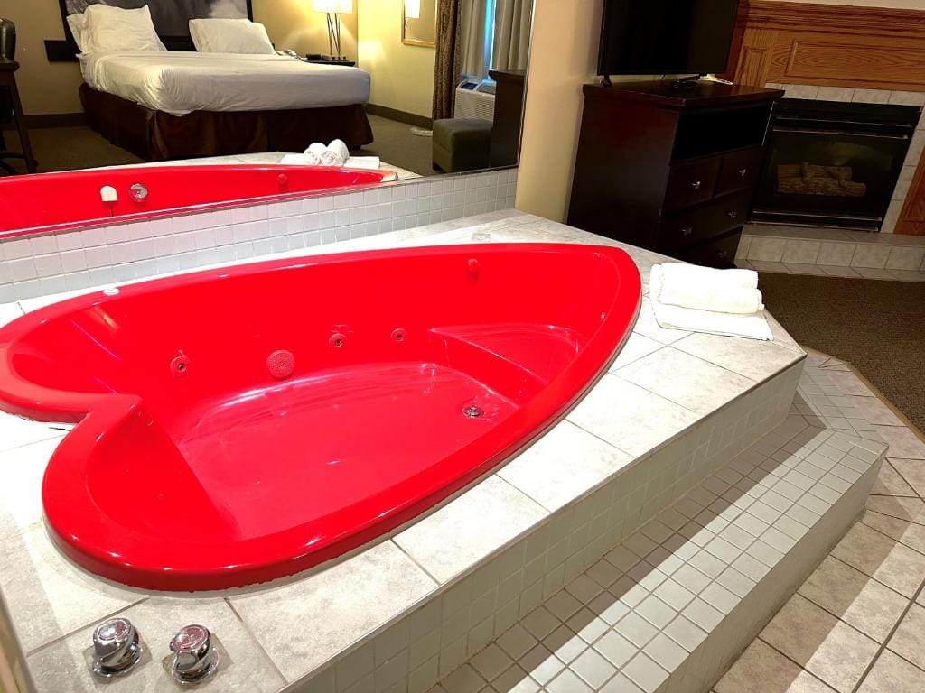 Super 8 by Wyndham Niagara Falls by the Falls — 3