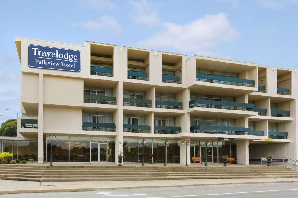 Travelodge by Wyndham Niagara Falls Fallsview — 1