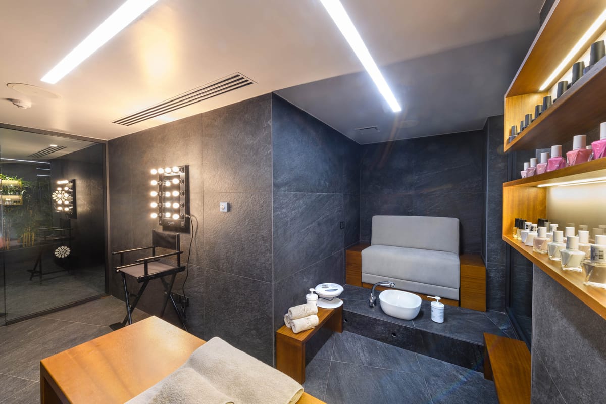 Ajax Hotel — 4