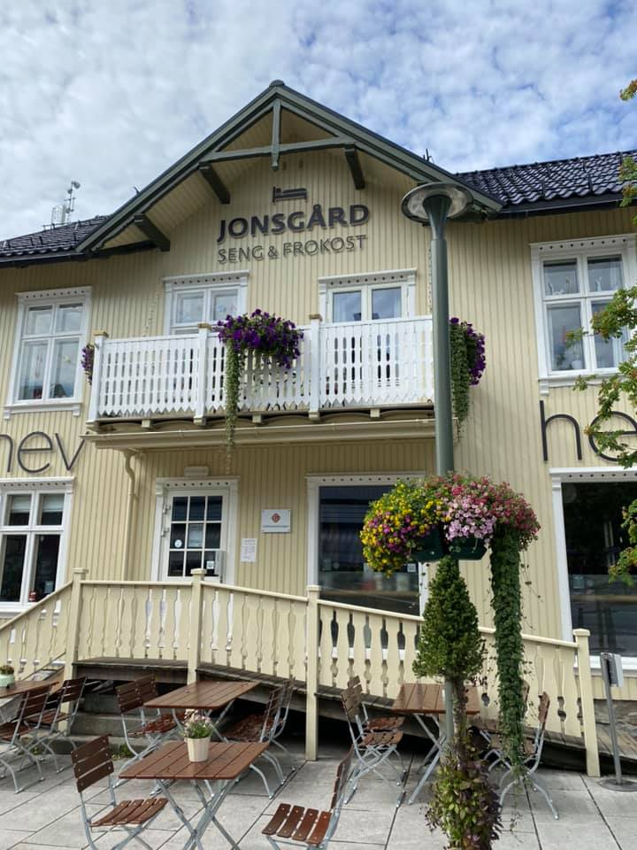 Jonsgård bed and breakfast B & B Britt Åse Høyesveen — 2