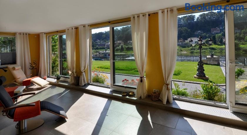 Dampfschiffhotel — 1