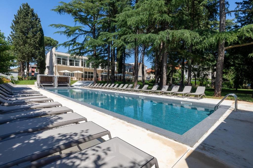 Hotel Emaus — 2