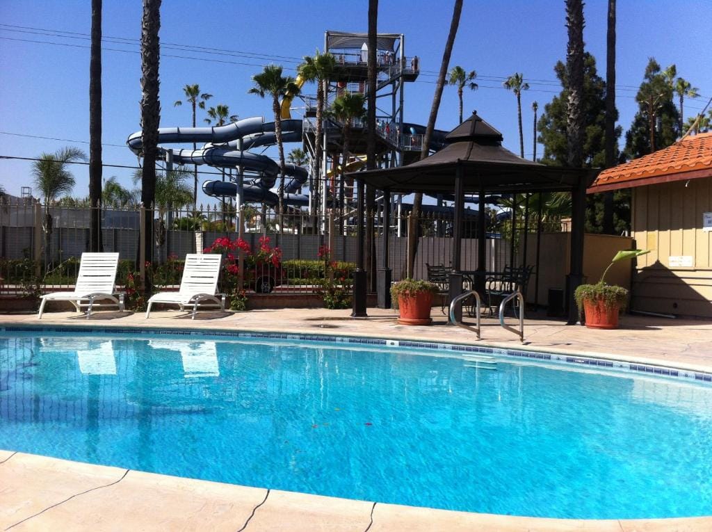 Best Inn & Suites — 1