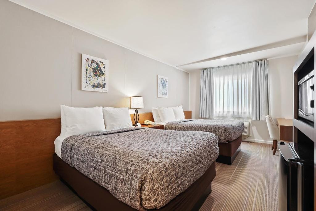 Brookhurst Plaza Inn — 2