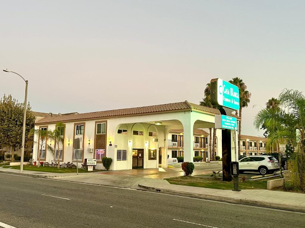Casa Blanca Hotel - Cypress, Buena Park — 1