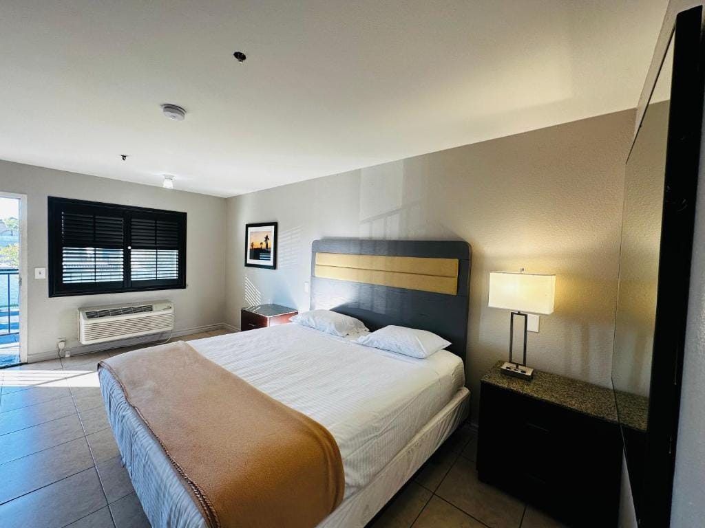 Casa Blanca Hotel - Cypress, Buena Park — 2