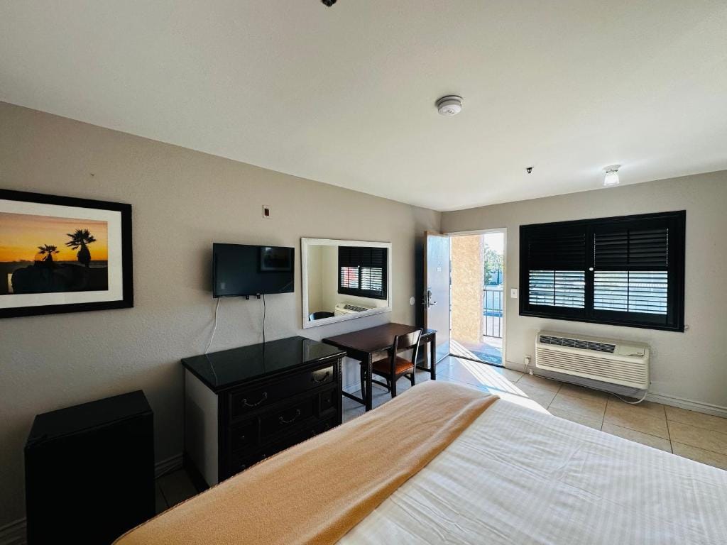Casa Blanca Hotel - Cypress, Buena Park — 4